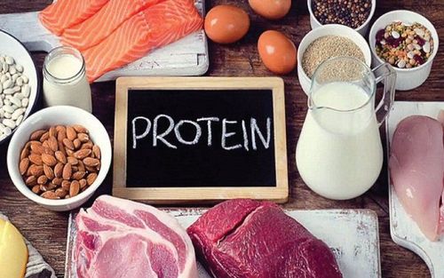 
Người bệnh thận mãn tính chỉ nên ăn những phần thức ăn nhỏ có chứa protein
