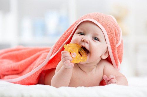 Pay attention to your baby's first teeth