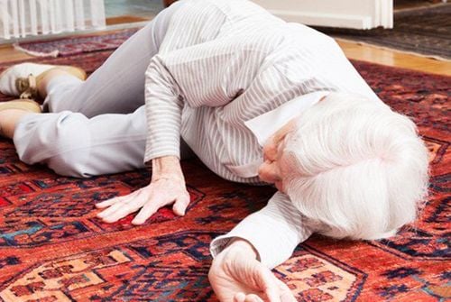 5 ways to prevent falls in the elderly