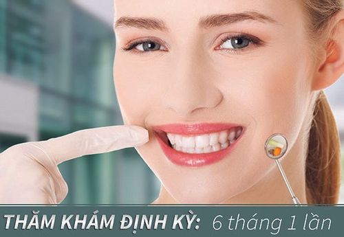 
Bác sỹ khuyến cáo nên khám răng định kỳ 6 tháng một lần là khoảng thời gian thích hợp để cập nhật tình trạng răng miệng của bạn
