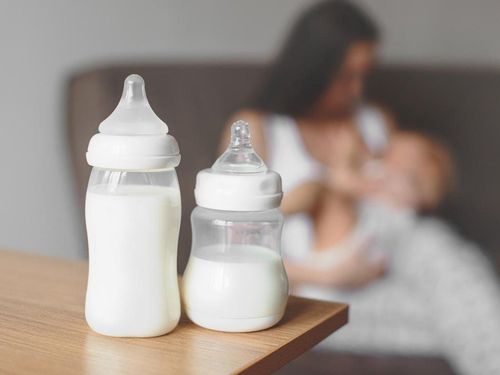 Is it possible to mix breast milk and formula?