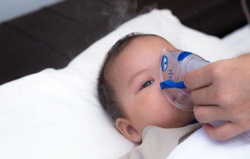 
Trẻ có thể cần sử dụng máy thở áp lực dương liên tục (CPAP)
