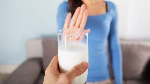 Trong quá trình điều trị IBS bạn nên tạm thời loại bỏ các sản phẩm sữa
