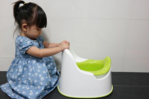 Tips for girls to practice potty training