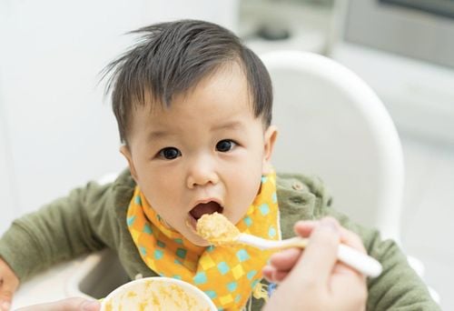 Pay attention to choosing foods and drinks for babies from 6 to 24 months old