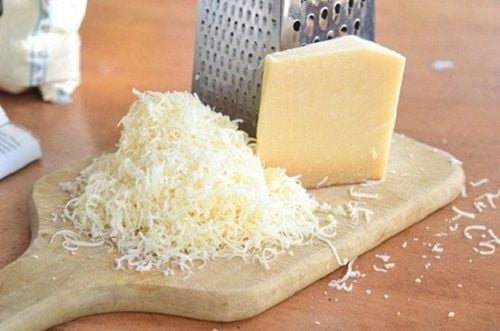 
Phô mai parmesan có nhiều chất dinh dưỡng giúp hình thành xương.
