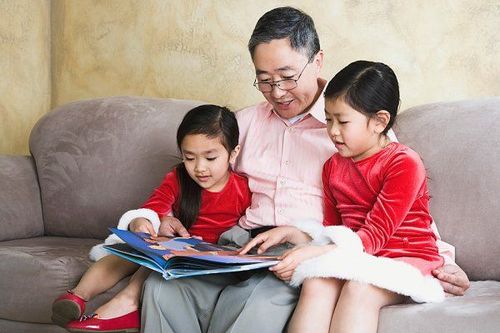 How does reading help increase children's vocabulary?