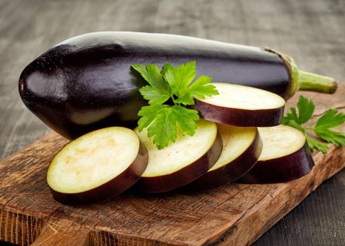 What effect does eggplant have in reducing obesity?