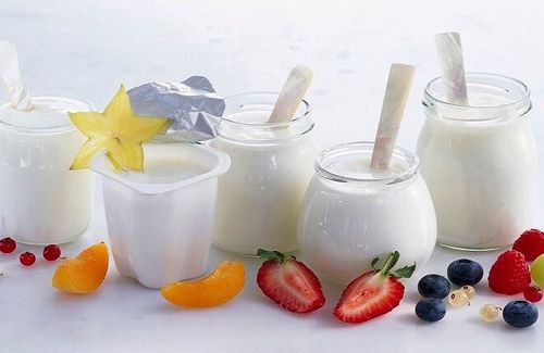 
Sữa chua có chứa probiotics, là vi khuẩn có lợi (hoặc chất dinh dưỡng thúc đẩy sự phát triển của vi khuẩn có lợi)
