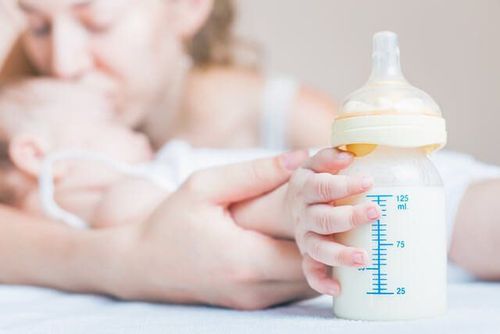Trẻ nên uống sữa công thức đến bao nhiêu tuổi?