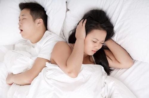 Ngủ ngáy rất to có chữa được không?