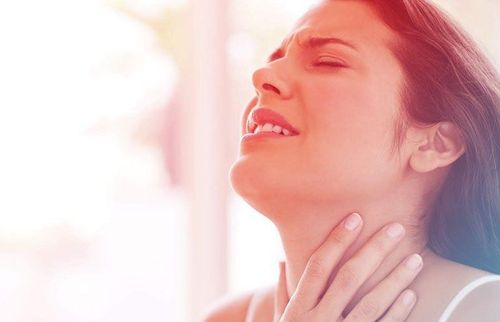 Thường xuyên sưng đau bên trên cổ họng, nuốt nước bọt co vào nhau là dấu hiệu bệnh gì?