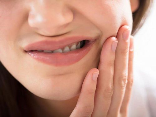 Đau má, tê răng khi há miệng là dấu hiệu của bệnh gì?