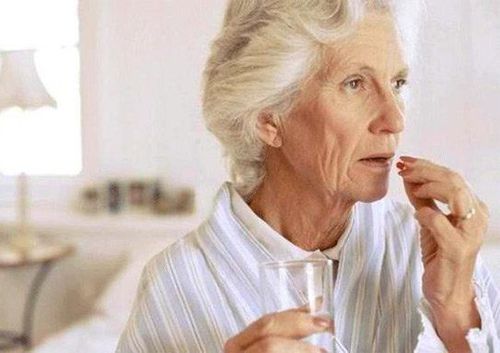 4 lời khuyên sử dụng thuốc an toàn cho người lớn tuổi