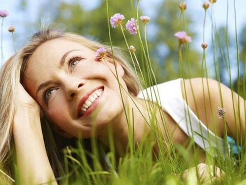 Người có tâm trạng vui vẻ có khả năng mê tín hơn những người khác