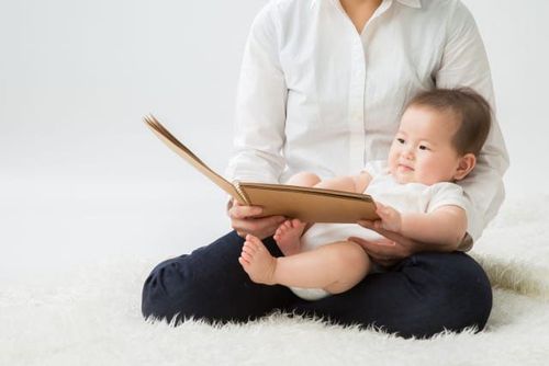 Đọc sách hiệu quả với trẻ sơ sinh và trẻ nhỏ