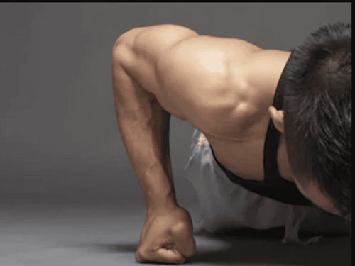 The challenge of 50 push-ups a day will transform your body in 30 days