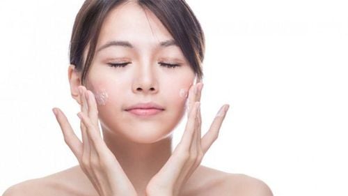 10 skin care habits that can worsen acne