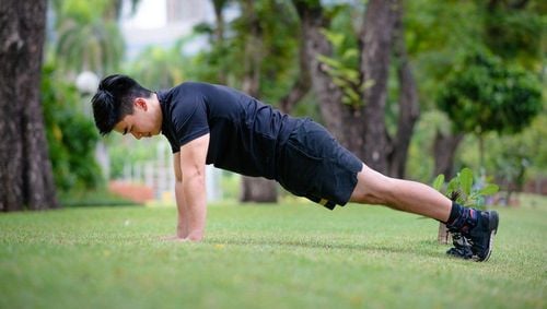 Push-ups every day: What are the benefits and risks?