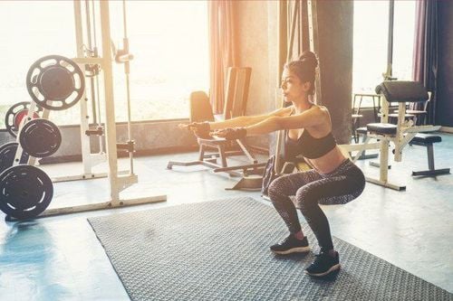 
Cho dù thực hiện squat với cường độ như thế nào thì cách hít thở khi tập squat vẫn cần được chú ý
