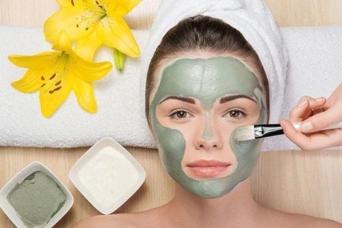 Should I wear a mask after squeezing acne?