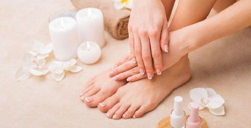 Instructions for exfoliating feet