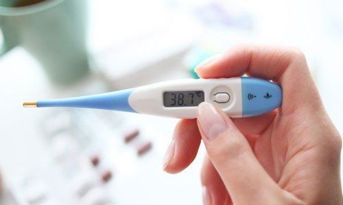 
Hội chứng sốt chu kỳ di truyền (Hereditary Periodic Fever Syndromes) bao gồm các bệnh gây sốt theo chu kỳ (từng đợt) mà không có nguyên nhân do nhiễm trùng (vi rút, vi khuẩn)
