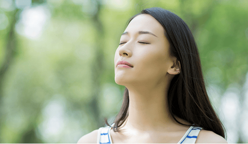 How is deep breathing good for the heart and lungs?