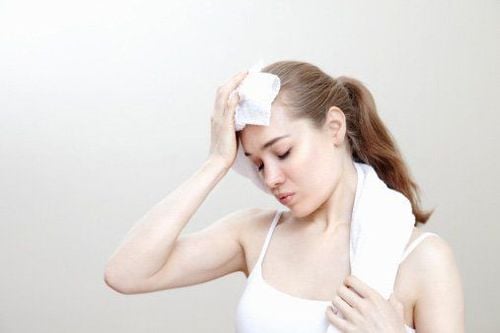 
Cơ thể mất nước là một trong những rủi ro nhịn uống nước giảm cân
