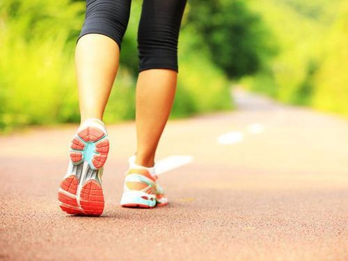 Brisk walking: Ideal pace, benefits and calories burned