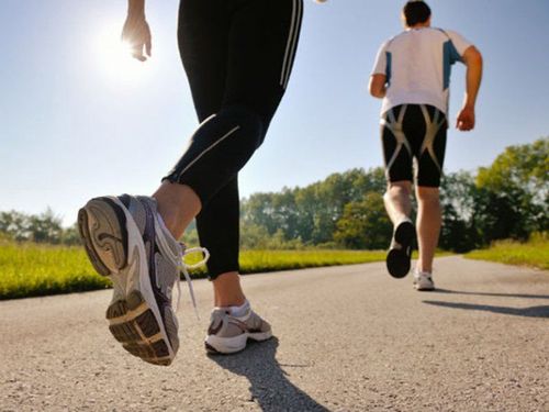 What are the benefits of brisk walking?