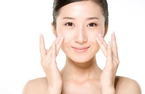 
Serum vitamin C là loại serum an toàn cho hầu hết mọi loại da
