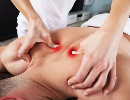 
Ấn lưng là một trong những phương pháp massage lưng đơn giản
