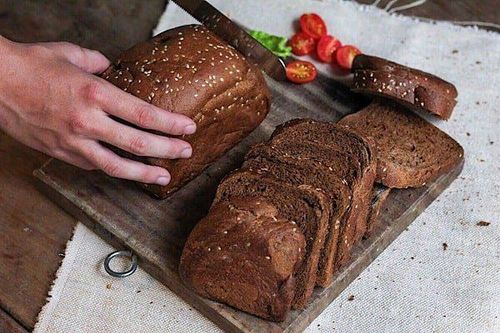 
Bánh mì đen làm từ bột gì là câu hỏi của nhiều người tiêu dùng
