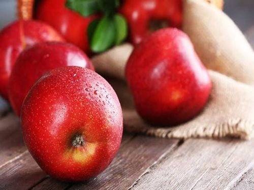 Apple allergy: Symptoms and foods to avoid