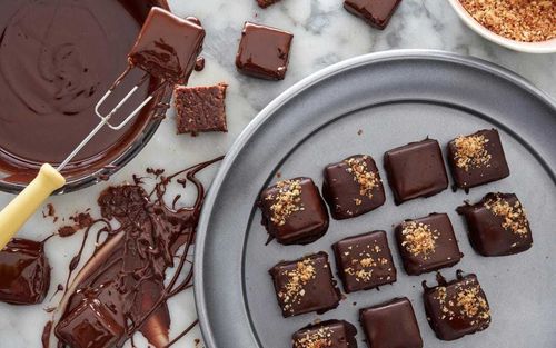 Does dark chocolate help with weight loss?