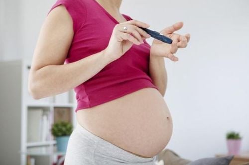 Dry mouth is a symptom of pregnant women with diabetes.
