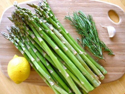 Is it safe to eat raw asparagus?