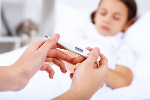 Hiểu đúng và đủ về triệu chứng sốt ở trẻ em