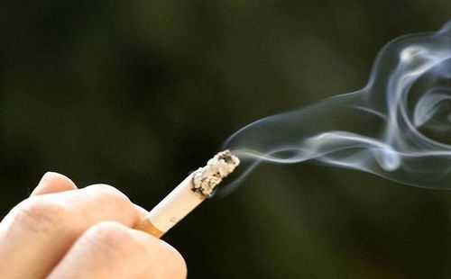 Smoking can affect the appearance of the user