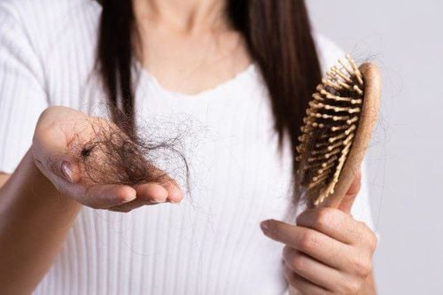 Causes of itchy scalp with hair loss, how to treat?