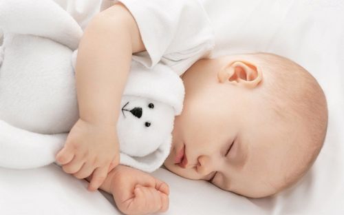 Trẻ ngủ ít hay quấy khóc có phải do bị thiếu chất không?