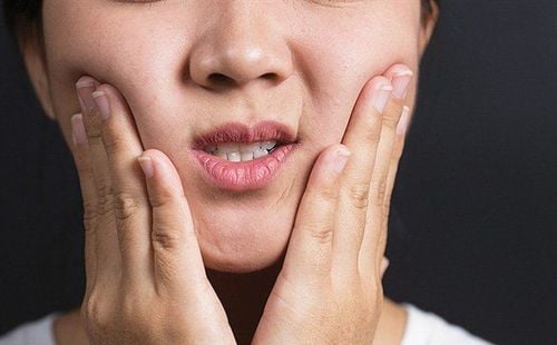 Can anxiety cause burning lips?