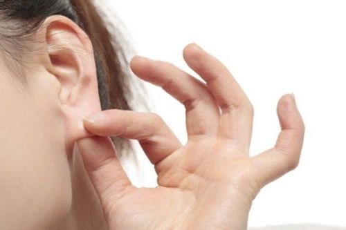 Swollen earlobe: Pictures, causes and treatment