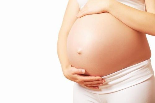 Thai 37 tuần chậm tăng trưởng có cần mổ lấy thai ngay không?