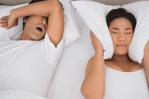 Khắc phục triệu chứng ngủ ngáy bằng cách nào?