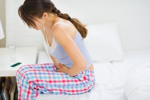 Sau mổ nội soi thai ngoài tử cung bị đau bụng dưới có nguy hiểm không?