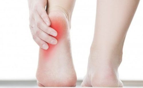 Vì sao gót chân thường xuyên bị tê sau phẫu thuật rút đinh 6 tuần?