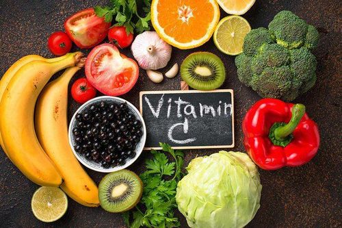 Tăng cường bổ sung vitamin C sẽ giúp làm mờ sẹo sau khi đốt mụn thịt