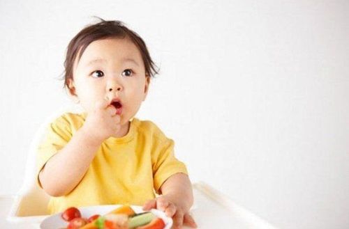 Trẻ 11 tháng không lên cân có nguy hiểm không?